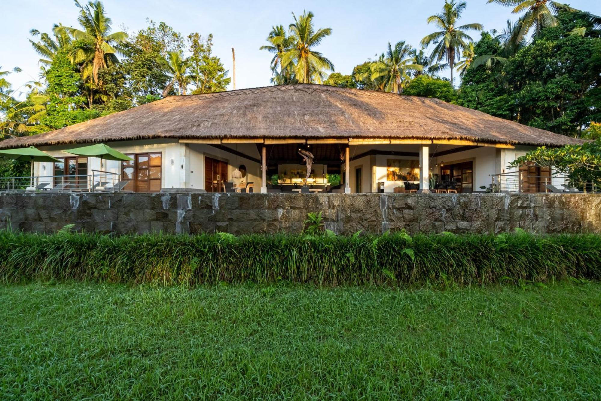 Villa Themma Jungle - Sumptuous 3Br Luxury Villa With Majestic Jungle View North Of Ubud Exterior foto